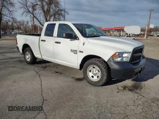 2020 Ram 1500 Tradesman z VIN 1C6RR7FT1LS159360, wystawiony jako Copart lot #47899595 z przebiegiem 62 134 mil mil oraz Czysty tytuł • Clean title. Historia ofert i sprzedaży dostępna na DreamBid. Obrazek 1.