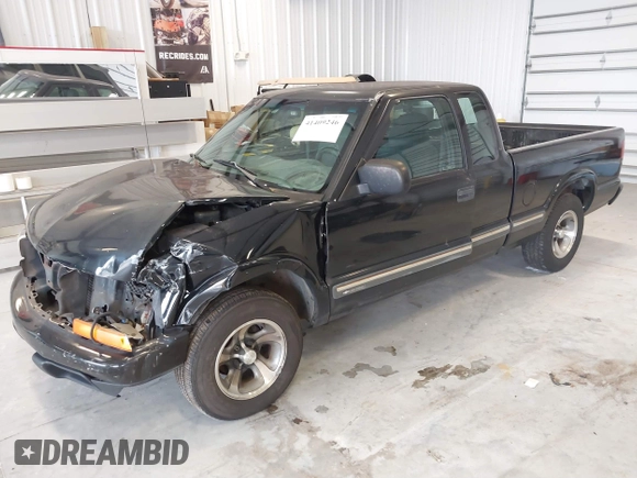 2000 Chevrolet S-10 LS with VIN 1GCCS1943YK168119, listed as a IAAI auction lot 41409246 with 194,506 mi miles. Bid and sale history available at carsss.com. Image 17.