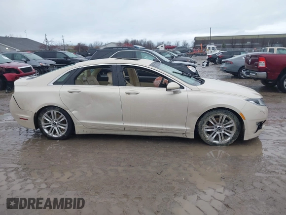 2015 Lincoln MKZ z VIN 3LN6L2J96FR618325, wystawiony jako IAAI lot #41046851 z przebiegiem Nie podano mil oraz . Historia ofert i sprzedaży dostępna na DreamBid. Obrazek 13.