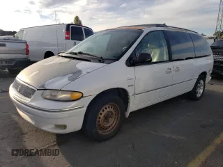 1996 Chrysler Town & Country LXi with VIN 1C4GP64L8TB423564, listed as a Copart auction lot 76068213 with 288,588 mi miles and Clean Title. Bid and sale history available at carsss.com. Image 1.