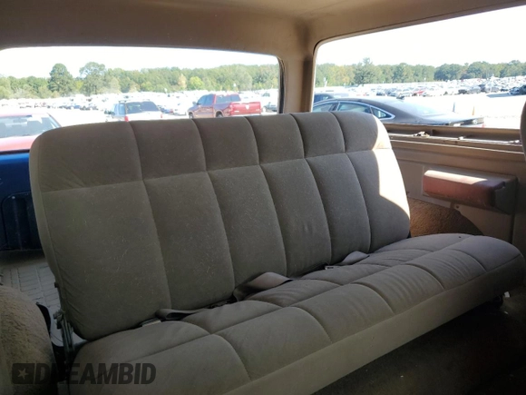 1988 Ford Bronco XL с VIN 1FMEU15N4JLA61223, выставлен на аукционе Copart как лот 74050714 с пробегом 25 825 миль миль и Чистый • Clean title. История ставок и продаж доступна на DreamBid. Изображение 10.