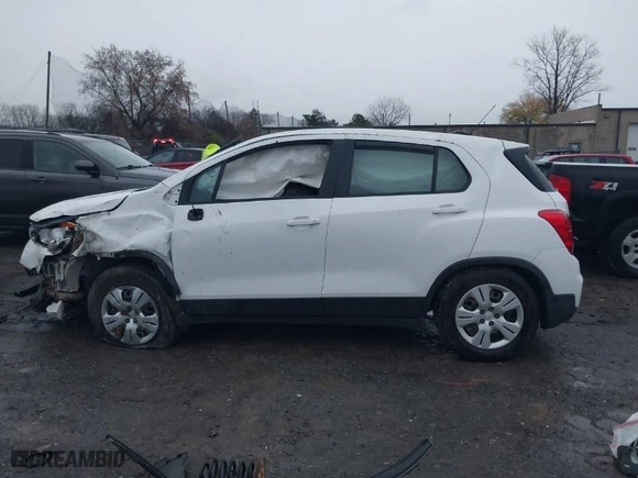 2018 Chevrolet Trax LS with VIN 3GNCJKSB4JL359190, listed as a IAAI auction lot 40917236 with 80,254 mi miles. Bid and sale history available at carsss.com. Image 15.
