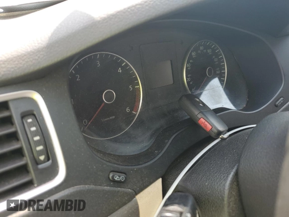 2014 Volkswagen Jetta TDI w/Premium z VIN 3VWLL7AJ6EM421646, wystawiony jako Copart lot #59305895 z przebiegiem Nie podano mil oraz Szkoda całkowita • Salvage title. Historia ofert i sprzedaży dostępna na DreamBid. Obrazek 9.