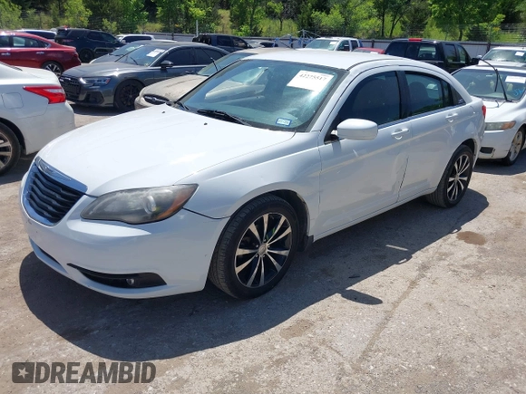 2014 Chrysler 200 Touring z VIN 1C3CCBBB6EN175625, wystawiony jako IAAI lot #42275517 z przebiegiem 119 125 mil mil oraz . Historia ofert i sprzedaży dostępna na DreamBid. Obrazek 2.
