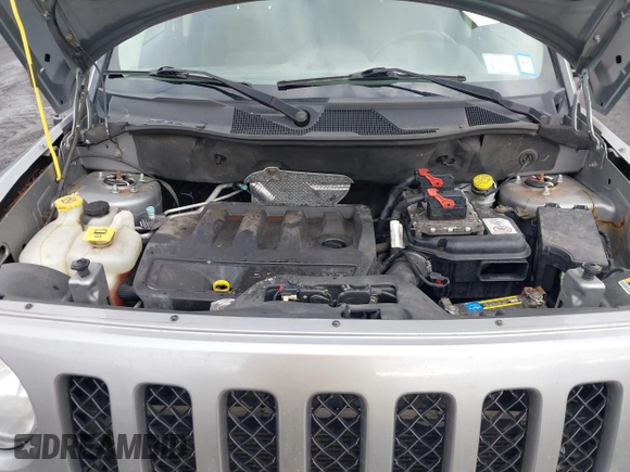 2014 Jeep Patriot Latitude with VIN 1C4NJRFB6ED778433, listed as a IAAI auction lot 41211522 with 127,506 mi miles. Bid and sale history available at carsss.com. Image 10.