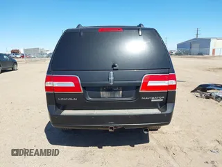 2012 Lincoln Navigator z VIN 5LMJJ2J56CEL07597, wystawiony jako IAAI lot #41732470 z przebiegiem 189 141 mil mil oraz . Historia ofert i sprzedaży dostępna na DreamBid. Obrazek 17.