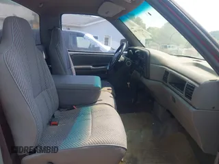 1996 Dodge 1500 z VIN 1B7HC16Y9TJ117863, wystawiony jako IAAI lot #42491484 z przebiegiem 119 793 mil mil oraz . Historia ofert i sprzedaży dostępna na DreamBid. Obrazek 5.