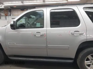 2013 GMC Yukon SLE with VIN 1GKS1AE09DR353945, listed as a IAAI auction lot 41900111 with 109,655 mi miles. Bid and sale history available at carsss.com. Image 14.