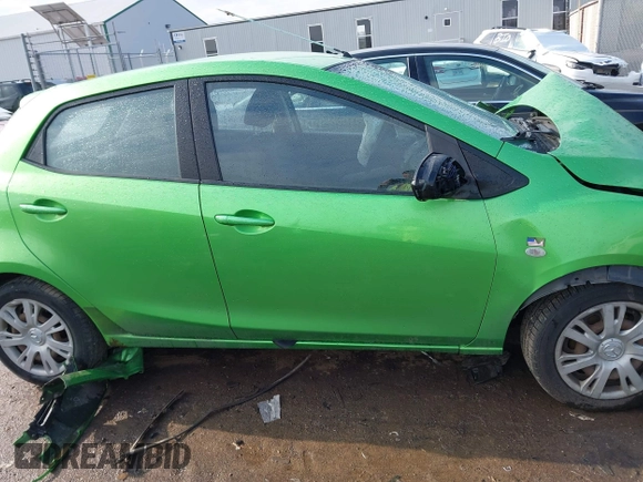 2011 Mazda 2 Sport z VIN JM1DE1HY2B0109615, wystawiony jako IAAI lot #42006812 z przebiegiem 197 402 mil mil oraz . Historia ofert i sprzedaży dostępna na DreamBid. Obrazek 13.
