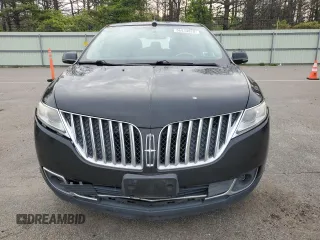 2012 Lincoln MKX z VIN 2LMDJ8JK9CBL16111, wystawiony jako Copart lot #56939825 z przebiegiem 167 420 mil mil oraz Szkody całkowita. Historia ofert i sprzedaży dostępna na DreamBid. Obrazek 5.