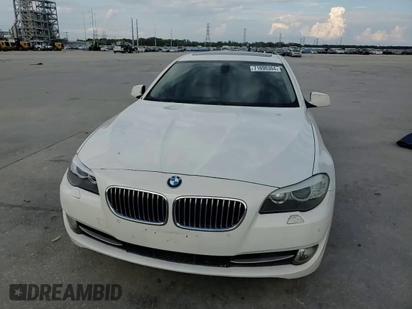 2012 BMW 5 Series 528i xDrive z VIN WBAXH5C50CDW04329, wystawiony jako Copart lot #84813424 z przebiegiem Nie podano mil oraz Szkoda całkowita • Salvage title. Historia ofert i sprzedaży dostępna na DreamBid. Obrazek 10.