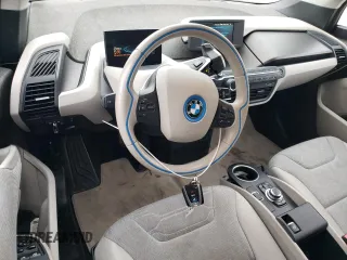 2015 BMW i3 z VIN WBY1Z4C56FV501350, wystawiony jako Copart lot #42556945 z przebiegiem 37 266 mil mil oraz Czysty tytuł • Clean title. Historia ofert i sprzedaży dostępna na DreamBid. Obrazek 8.