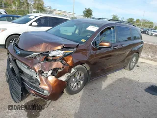 2022 Toyota Sienna XLE with VIN 5TDJRKEC4NS094526, listed as a IAAI auction lot 41399573 with 107,026 mi miles. Bid and sale history available at carsss.com. Image 17.