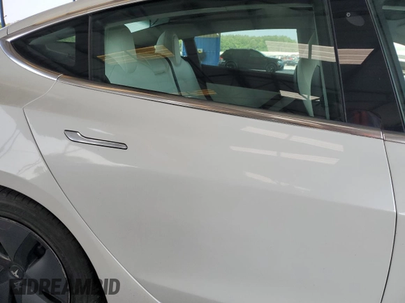 2020 Tesla Model 3 Standard Range Plus z VIN 5YJ3E1EA5LF599103, wystawiony jako Copart lot #59159465 z przebiegiem 32 614 mil mil oraz Czysty tytuł • Clean title. Historia ofert i sprzedaży dostępna na DreamBid. Obrazek 10.
