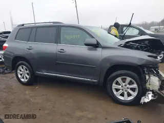 2011 Toyota Highlander with VIN 5TDBK3EH6BS069956, listed as a IAAI auction lot 41551979 with 140,233 mi miles. Bid and sale history available at carsss.com. Image 13.