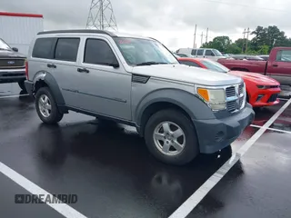 2007 Dodge Nitro SXT z VIN 1D8GU28K17W628291, wystawiony jako IAAI lot #42199042 z przebiegiem 186 250 mil mil oraz . Historia ofert i sprzedaży dostępna na DreamBid. Obrazek 1.