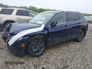2022 Volkswagen Tiguan SE with VIN 3VV2B7AX8NM098143, listed as a IAAI auction lot 42209345 with 32,891 mi miles and . Bid and sale history available at DreamBid. Image 17.