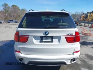2013 BMW X5 xDrive35i z VIN 5UXZV4C5XD0B10732, wystawiony jako IAAI lot #41576548 z przebiegiem 131 237 mil mil oraz . Historia ofert i sprzedaży dostępna na DreamBid. Obrazek 16.