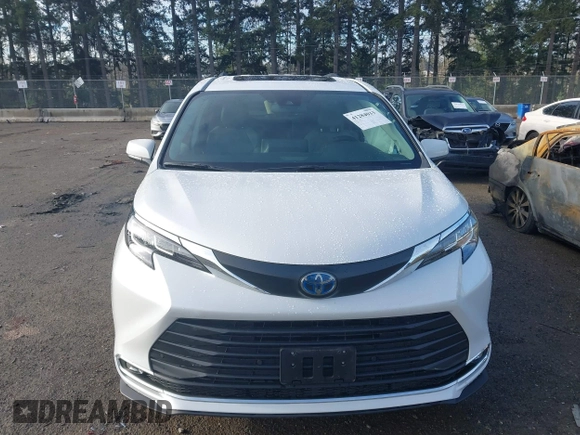 2023 Toyota Sienna XLE with VIN 5TDJSKFC8PS099539, listed as a IAAI auction lot 41284033 with 13,514 mi miles. Bid and sale history available at carsss.com. Image 12.