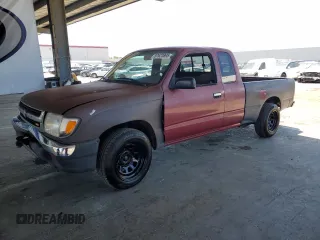 1999 Toyota Tacoma z VIN 4TAVL52N5XZ564845, wystawiony jako Copart lot #57623895 z przebiegiem 303 101 mil mil oraz Szkoda całkowita • Salvage title. Historia ofert i sprzedaży dostępna na DreamBid. Obrazek 1.