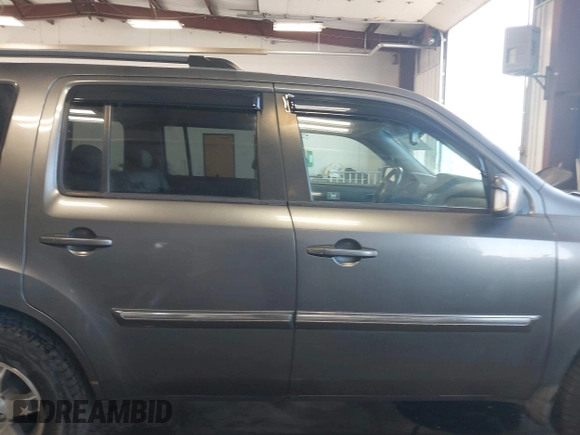 2010 Honda Pilot Touring with VIN 5FNYF4H89AB026005, listed as a IAAI auction lot 42118607 with 182,689 mi miles. Bid and sale history available at carsss.com. Image 13.