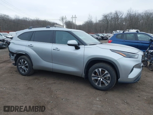 2024 Toyota Highlander LE with VIN 5TDKDRBH3RS532227, listed as a IAAI auction lot 41344982 with 10,116 mi miles and . Bid and sale history available at DreamBid. Image 13.