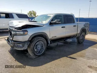 2025 Ram 1500 Rebel z VIN 1C6SRFLP0SN570460, wystawiony jako Copart lot #60926435 z przebiegiem 35 584 mil mil oraz Czysty tytuł • Clean title. Historia ofert i sprzedaży dostępna na DreamBid. Obrazek 1.