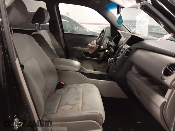 2011 Honda Pilot LX with VIN 5FNYF4H21BB022527, listed as a IAAI auction lot 41617546 with 158,518 mi miles. Bid and sale history available at carsss.com. Image 5.