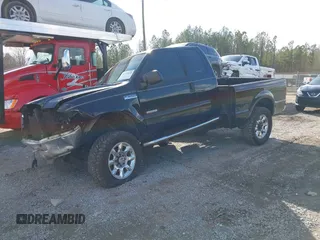 2007 Ford F-250 XL z VIN 1FTSX21P07EA97175, wystawiony jako IAAI lot #41477628 z przebiegiem 99 215 mil mil oraz . Historia ofert i sprzedaży dostępna na DreamBid. Obrazek 20.