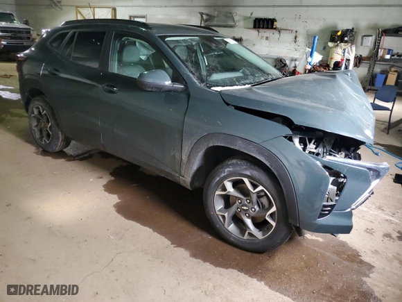 2025 Chevrolet Trax LT with VIN KL77LHEP4SC035455, listed as a Copart auction lot 42703135 with 0 mi miles and Non Repairable. Bid and sale history available at carsss.com. Image 4.