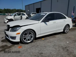 2014 Mercedes-Benz C 300 Sport z VIN WDDGF8AB2ER301759, wystawiony jako Copart lot #54536325 z przebiegiem 110 362 mil mil oraz Szkoda całkowita • Salvage title. Historia ofert i sprzedaży dostępna na DreamBid. Obrazek 1.
