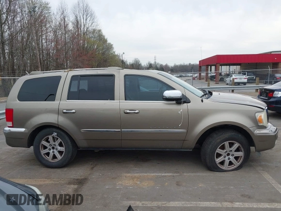 2007 Chrysler Aspen Limited z VIN 1A8HW582X7F517312, wystawiony jako IAAI lot #41780501 z przebiegiem 317 604 mil mil oraz . Historia ofert i sprzedaży dostępna na DreamBid. Obrazek 13.