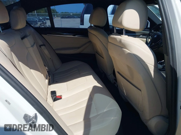 2018 BMW 5 Series 530i z VIN WBAJA5C53JG898590, wystawiony jako IAAI lot #42143629 z przebiegiem 135 111 mil mil oraz . Historia ofert i sprzedaży dostępna na DreamBid. Obrazek 8.