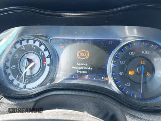 2019 Chrysler 300 S z VIN 2C3CCABG6KH659109, wystawiony jako IAAI lot #41987079 z przebiegiem Nie podano mil oraz . Historia ofert i sprzedaży dostępna na DreamBid. Obrazek 7.