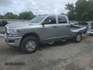 2022 Ram 2500 Tradesman z VIN 3C6UR5CJ2NG108459, wystawiony jako Copart lot #55957595 z przebiegiem 96 940 mil mil oraz Szkoda całkowita • Salvage title. Historia ofert i sprzedaży dostępna na DreamBid. Obrazek 1.