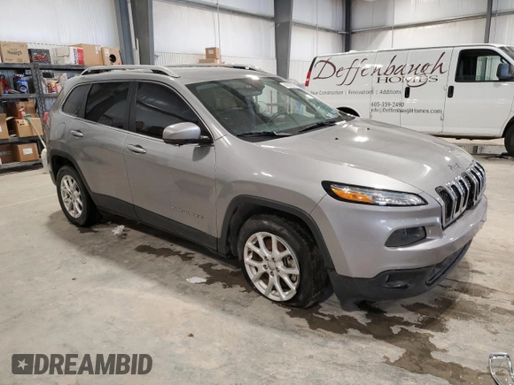2016 Jeep Cherokee Altitude with VIN 1C4PJLCS2GW292056, listed as a Copart auction lot 49246295 with 60,600 mi miles and Clean Title. Bid and sale history available at carsss.com. Image 4.