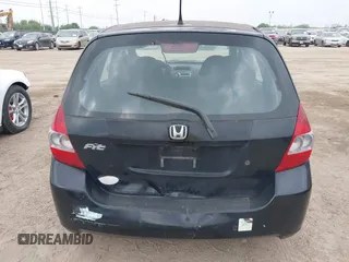 2007 Honda Fit z VIN JHMGD38437S010479, wystawiony jako IAAI lot #42302388 z przebiegiem 245 945 mil mil oraz . Historia ofert i sprzedaży dostępna na DreamBid. Obrazek 6.