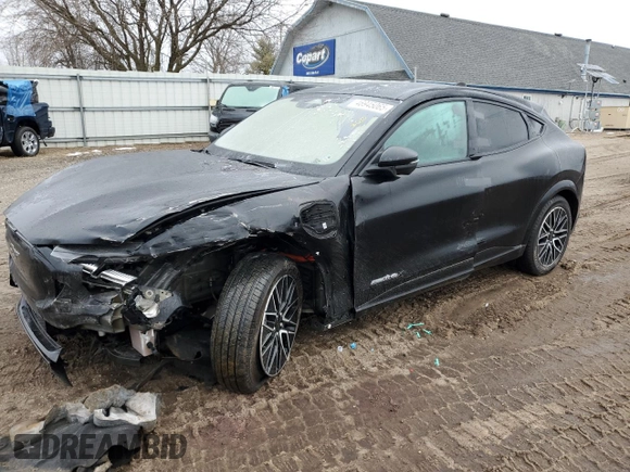 2024 Ford Mustang Mach-E Premium z VIN 3FMTK3SU3RMA04185, wystawiony jako Copart lot #46945065 z przebiegiem 18 781 mil mil oraz Szkoda całkowita • Salvage title. Historia ofert i sprzedaży dostępna na DreamBid. Obrazek 1.