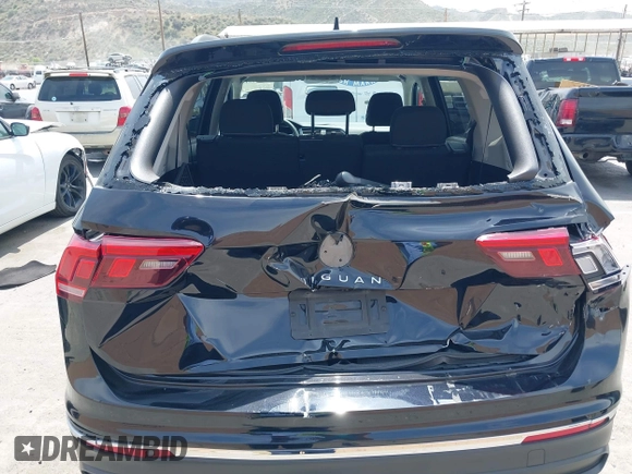 2022 Volkswagen Tiguan S z VIN 3VV1B7AX5NM056766, wystawiony jako IAAI lot #42024519 z przebiegiem 97 548 mil mil oraz . Historia ofert i sprzedaży dostępna na DreamBid. Obrazek 6.
