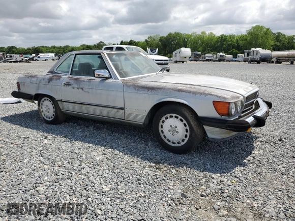 1986 Mercedes-Benz 560 with VIN WDBBA48D9GA037751, listed as a Copart auction lot 54861415 with 86,212 mi miles and Clean Title. Bid and sale history available at carsss.com. Image 4.