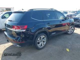 2022 Volkswagen Atlas SE with VIN 1V2KR2CA6NC532226, listed as a IAAI auction lot 42244894 with 33,767 mi miles and . Bid and sale history available at DreamBid. Image 4.
