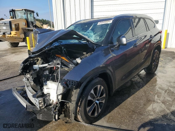 2021 Toyota Highlander XLE with VIN 5TDGZRAH5MS522722, listed as a Copart auction lot 84849504 with 0 mi miles and Salvage Title. Bid and sale history available at carsss.com. Image 1.