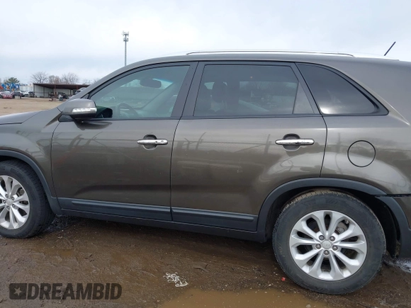 2015 Kia Sorento EX with VIN 5XYKU4A72FG621744, listed as a IAAI auction lot 41877451 with 105,898 mi miles. Bid and sale history available at carsss.com. Image 15.