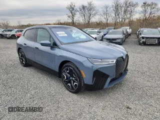 2024 BMW iX M60 z VIN WB533CF08RCR13397, wystawiony jako Copart lot #79058994 z przebiegiem 216 mil mil oraz Szkody całkowita. Historia ofert i sprzedaży dostępna na DreamBid. Obrazek 3.