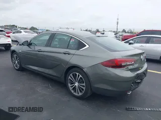 2018 Buick Regal Essence с VIN W04GP6SX2J1117351, выставлен на аукционе IAAI как лот 42437446 с пробегом 63 011 миль миль и . История ставок и продаж доступна на DreamBid. Изображение 3.