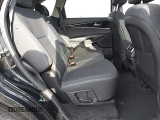 2019 Kia Sorento LX with VIN 5XYPGDA35KG553010, listed as a IAAI auction lot 41839878 with 87,392 mi miles. Bid and sale history available at carsss.com. Image 8.