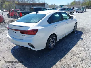 2022 Kia Forte GT-Line with VIN 3KPF54AD9NE502508, listed as a IAAI auction lot 42040553 with 31,652 mi miles and . Bid and sale history available at carsss.com. Image 4.