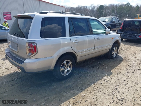 2008 Honda Pilot SE with VIN 5FNYF28398B020868, listed as a IAAI auction lot 41789338 with 286,261 mi miles. Bid and sale history available at carsss.com. Image 4.