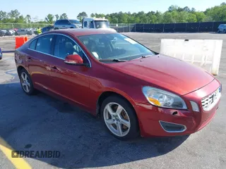 2013 Volvo S60 T5 Premier with VIN YV1612FS3D1232484, listed as a IAAI auction lot 41961900 with 127,059 mi miles. Bid and sale history available at carsss.com. Image 1.