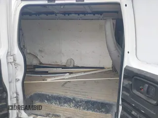 2016 Chevrolet Express Cargo z VIN 1GCWGBFF2G1138592, wystawiony jako IAAI lot #42500515 z przebiegiem Nie podano mil oraz . Historia ofert i sprzedaży dostępna na DreamBid. Obrazek 8.
